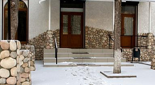 Фасады и цоколь с фактурами "под необработаный камень"